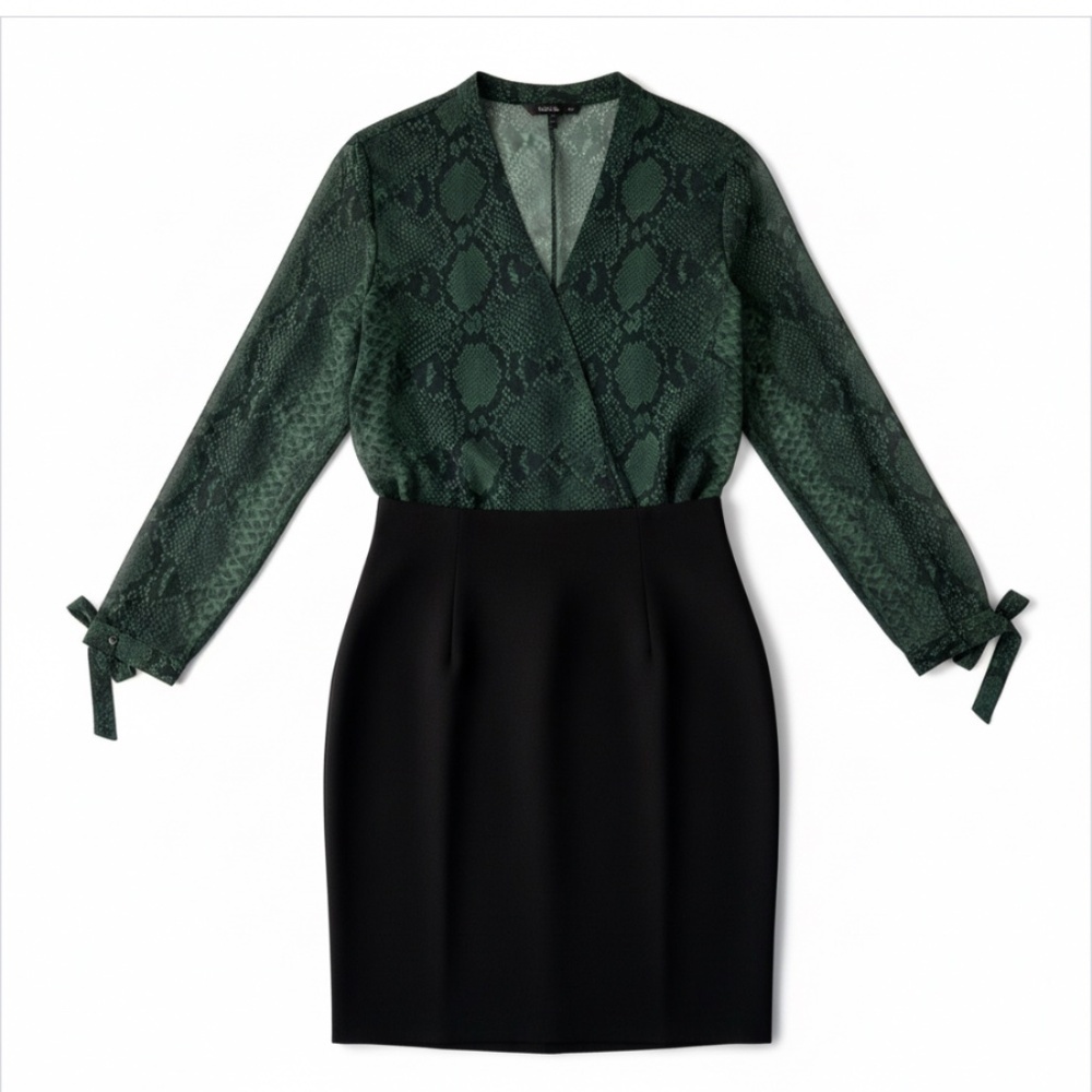 AKRIS Blouse 100% Silk Color Pine Snakeskin Green Size 8